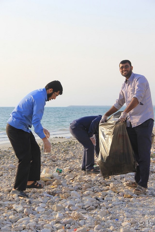 تصاویر/ پاکسازی ساحل نخل تقی در آستانه نوروز