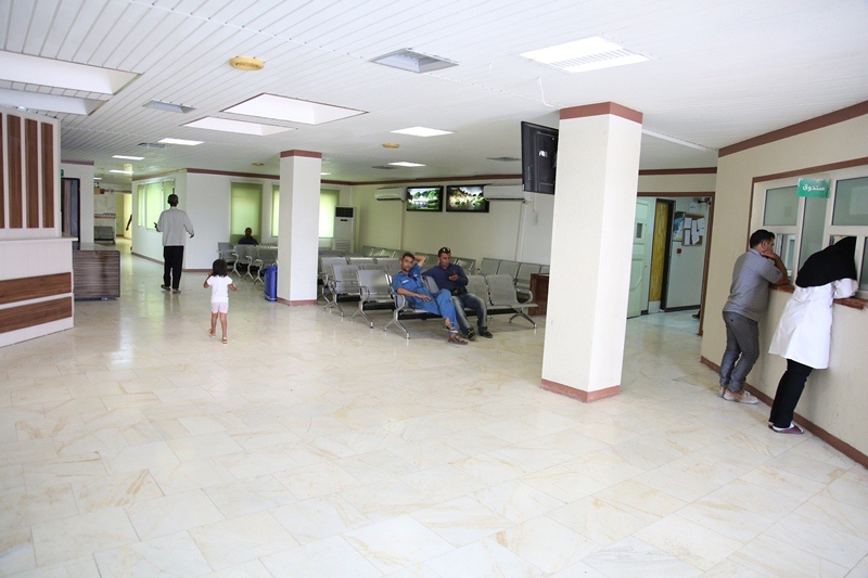 نمای داخلی سالن انتظار درمانگاه بیمارستان کنگان