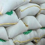 زمین گیر شدن محموله برنج‌های قاچاق در کنگان