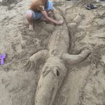 ساخت مجسمه های شنی در ساحل بندر کنگان + تصاویر